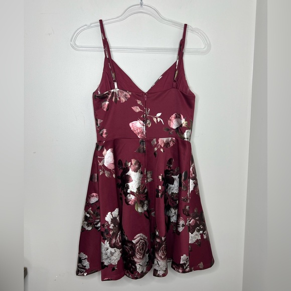 Crystal Doll maroon/red floral v-front peplum hem lined dress. Medium. - Picture 3 of 9